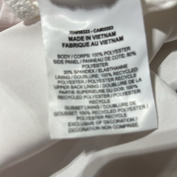 Nike Dri-Fit Running,panty lined,elastic drawstring waist,mesh side panel - Picture 9 of 9